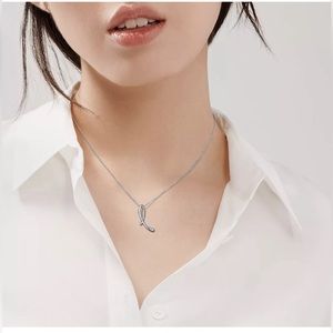 Tiffany and Co
Elsa Peretti®
Alphabet Letter L Pendant in Silver